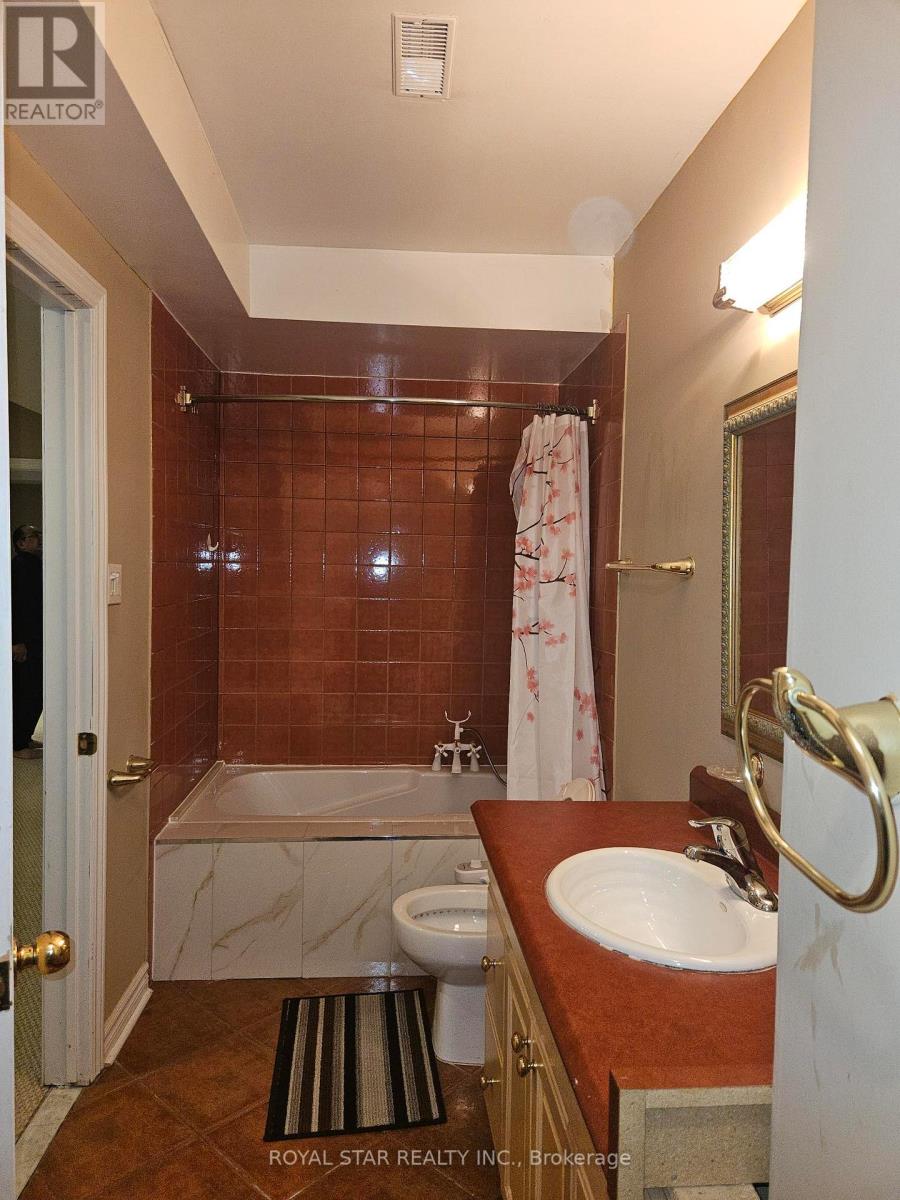 Bsmt - 2257 Manor Hill Drive, Mississauga, Ontario  L5M 5B8 - Photo 9 - W13003148