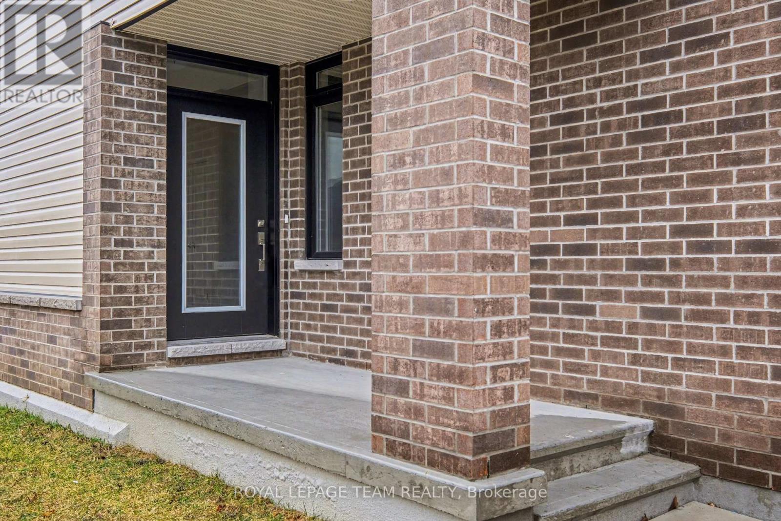 329 Whitham Crescent, North Grenville, Ontario  K0G 1J0 - Photo 4 - X12821756