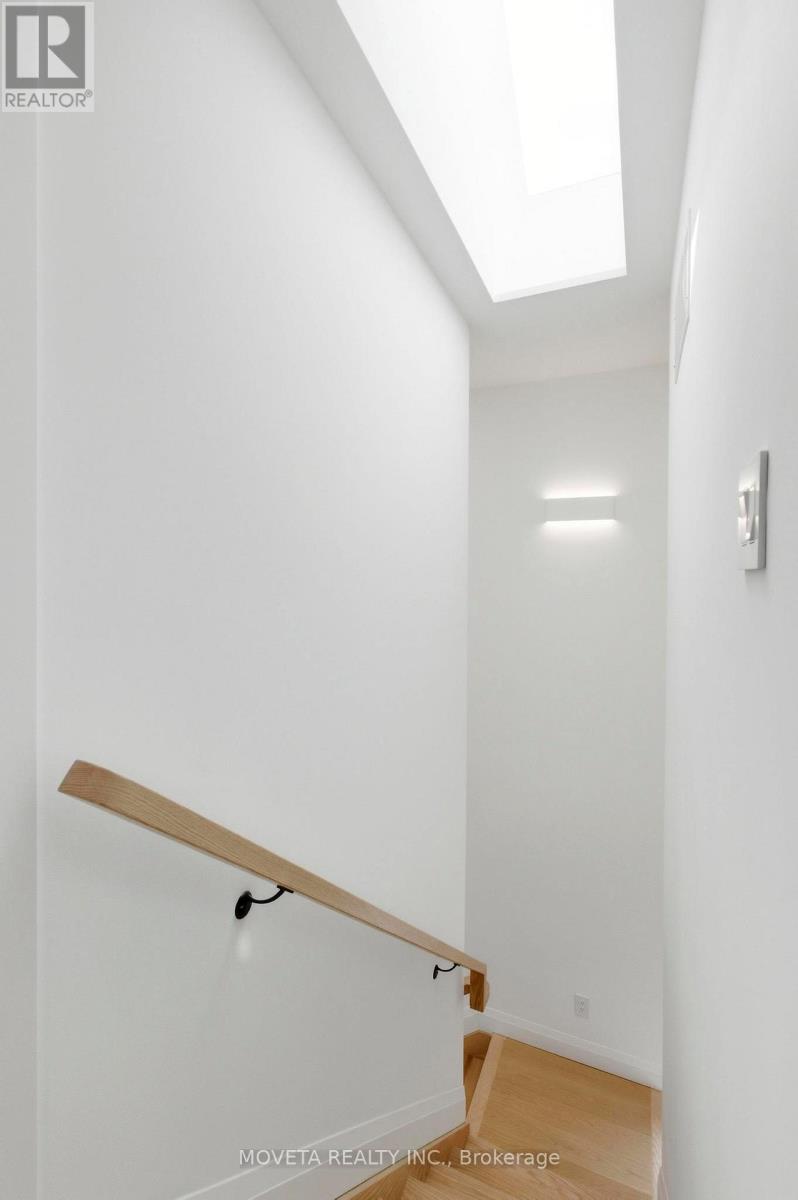 4 Mahoney Avenue, Toronto, Ontario  M6M 2H4 - Photo 19 - W13010812