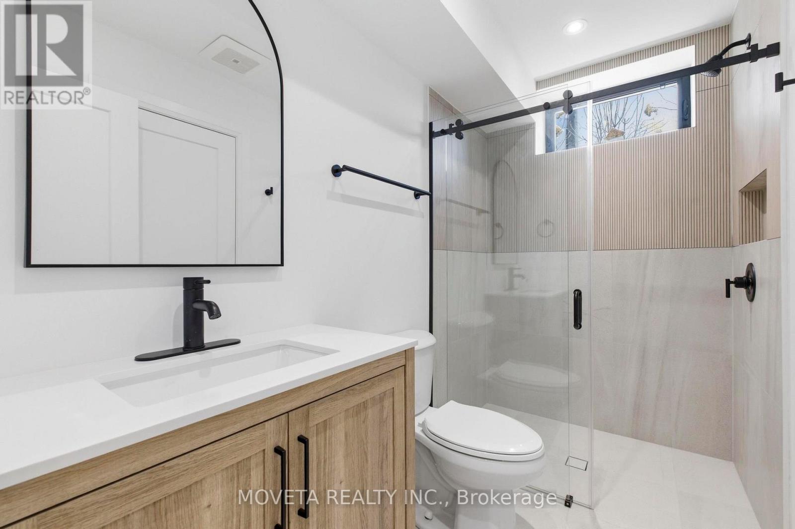 4 Mahoney Avenue, Toronto, Ontario  M6M 2H4 - Photo 37 - W13010812