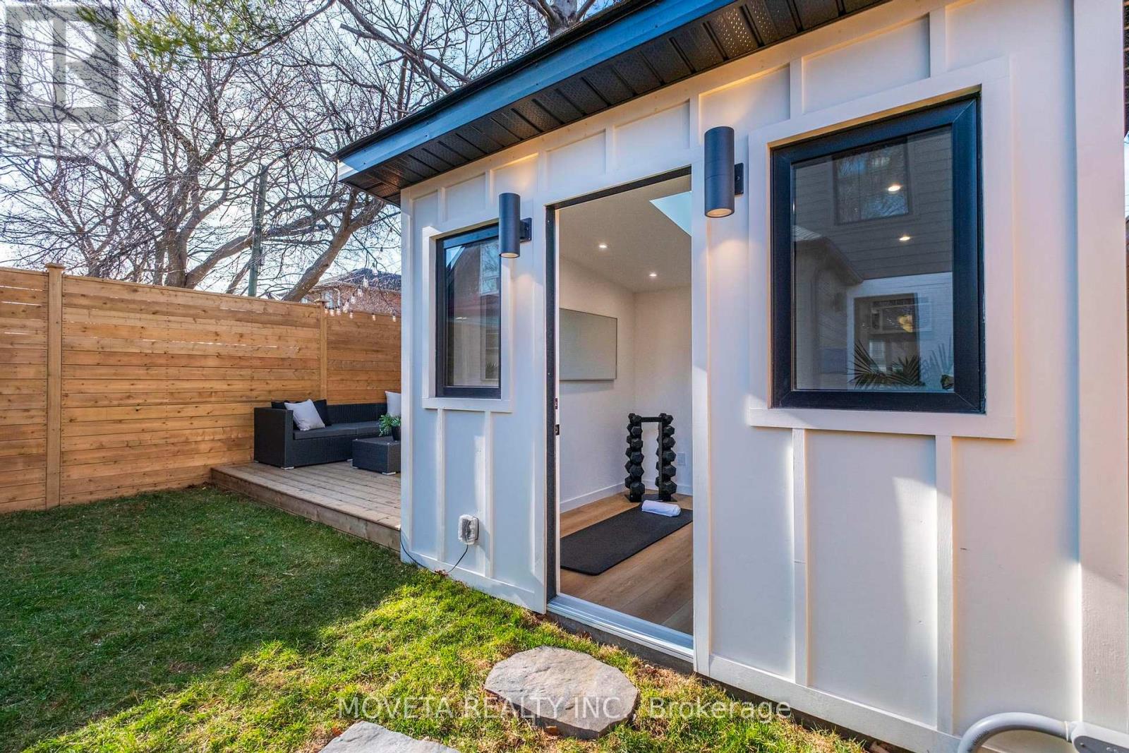 4 Mahoney Avenue, Toronto, Ontario  M6M 2H4 - Photo 38 - W13010812