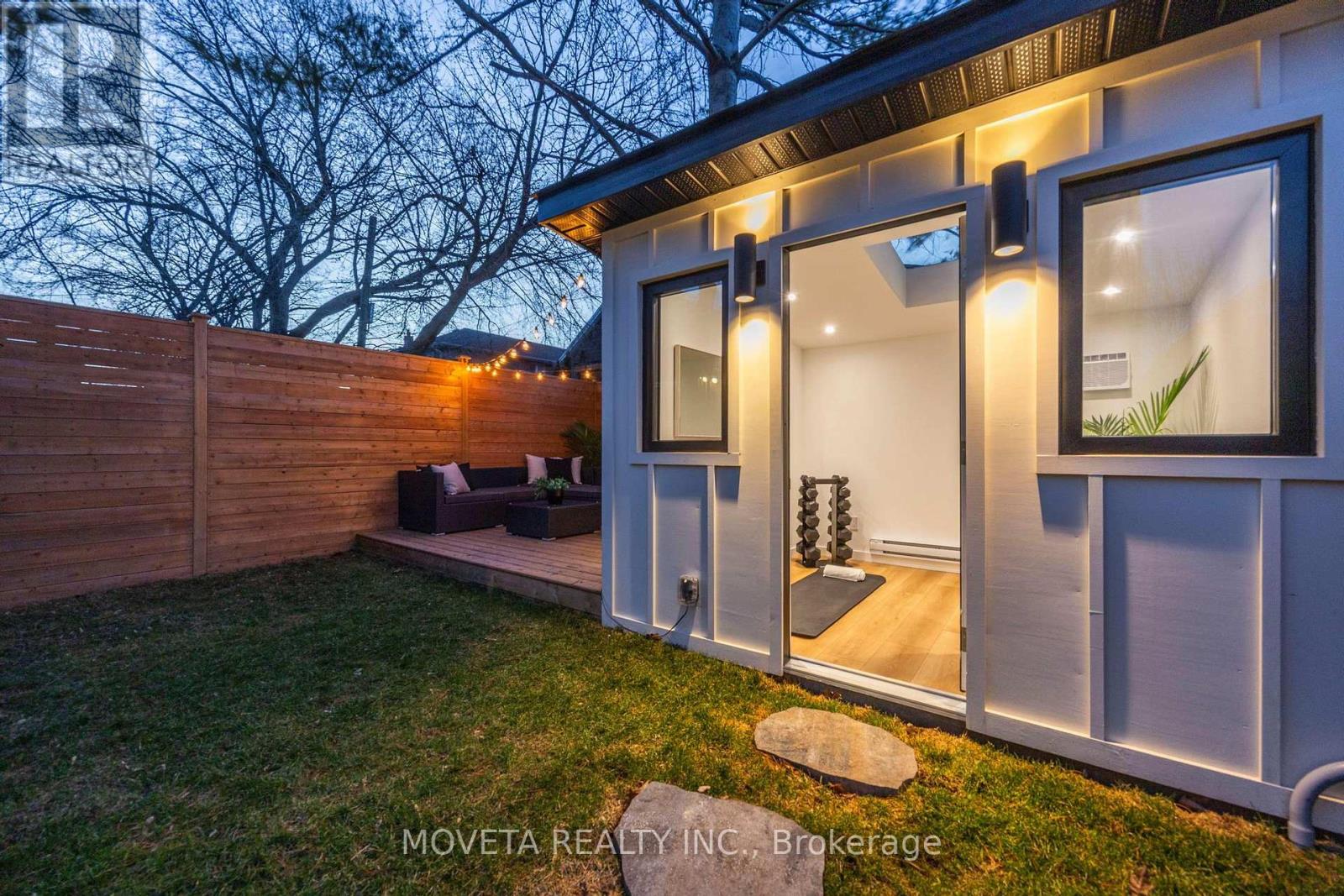 4 Mahoney Avenue, Toronto, Ontario  M6M 2H4 - Photo 45 - W13010812