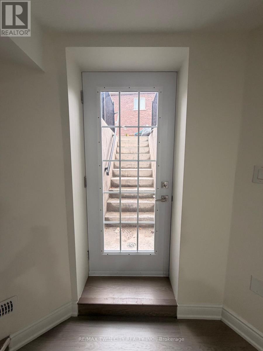 1- 420 Hincks Drive, Milton, Ontario  L9T 8T6 - Photo 2 - W13010818