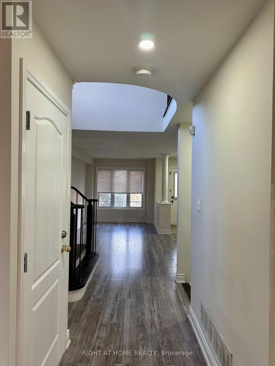 5950 Shelford Terrace, Mississauga, Ontario  L5M 6K3 - Photo 6 - W13010826