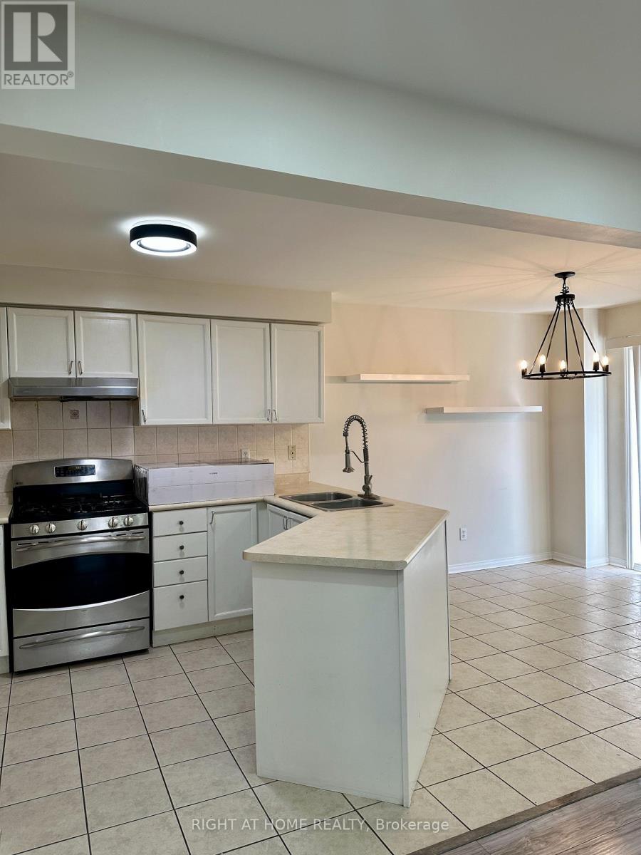 5950 Shelford Terrace, Mississauga, Ontario  L5M 6K3 - Photo 9 - W13010826