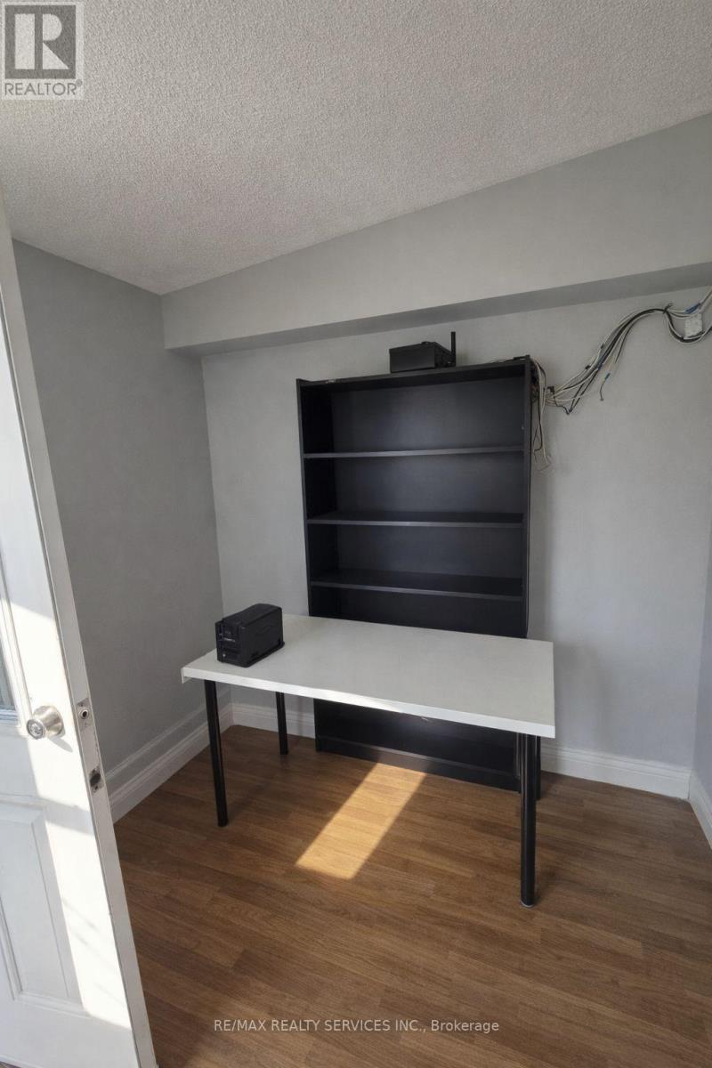 D - 698 6 Highway, Hamilton, Ontario  L8N 2Z7 - Photo 3 - X13010866