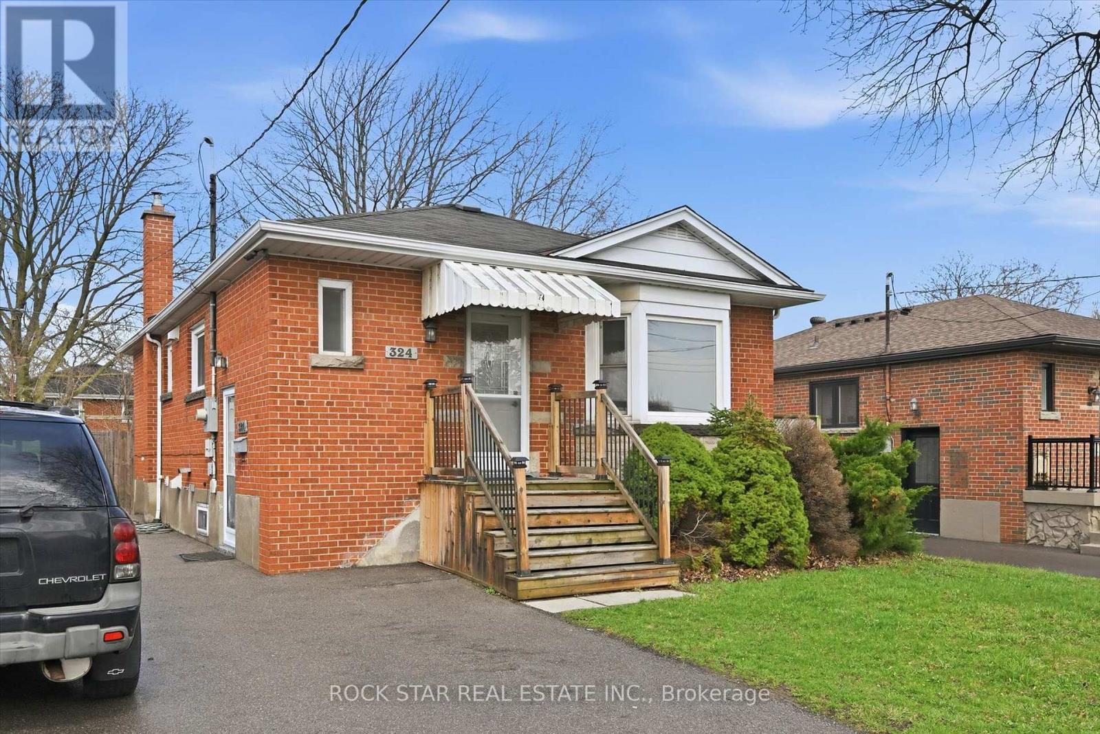 324 East 33rd Street, Hamilton, Ontario  L8V 3T8 - Photo 2 - X13010928