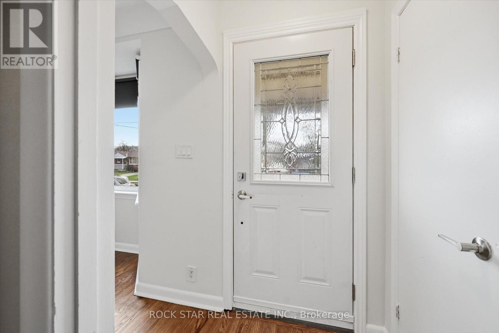 324 East 33rd Street, Hamilton, Ontario  L8V 3T8 - Photo 4 - X13010928