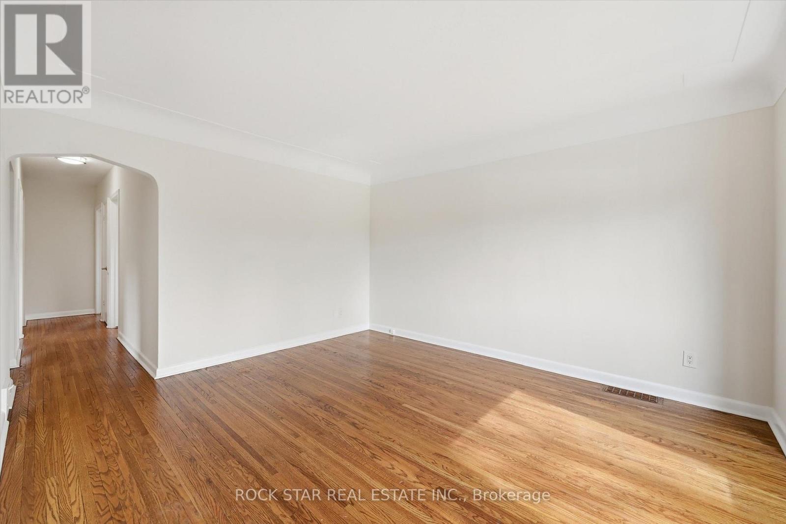 324 East 33rd Street, Hamilton, Ontario  L8V 3T8 - Photo 5 - X13010928