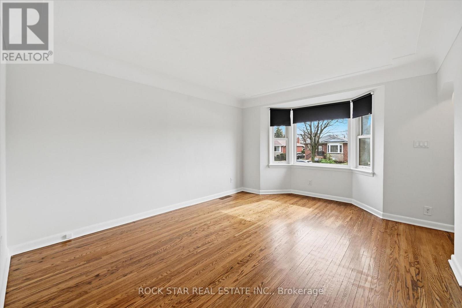 324 East 33rd Street, Hamilton, Ontario  L8V 3T8 - Photo 6 - X13010928