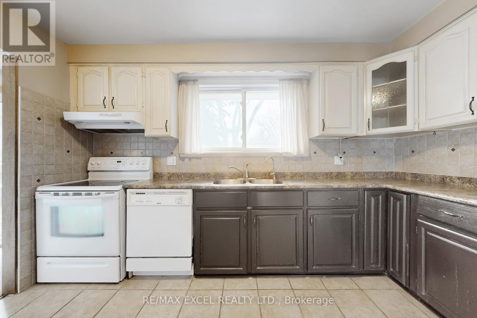 835 Legge Court, Newmarket, Ontario  L3Y 3J1 - Photo 13 - N12991508