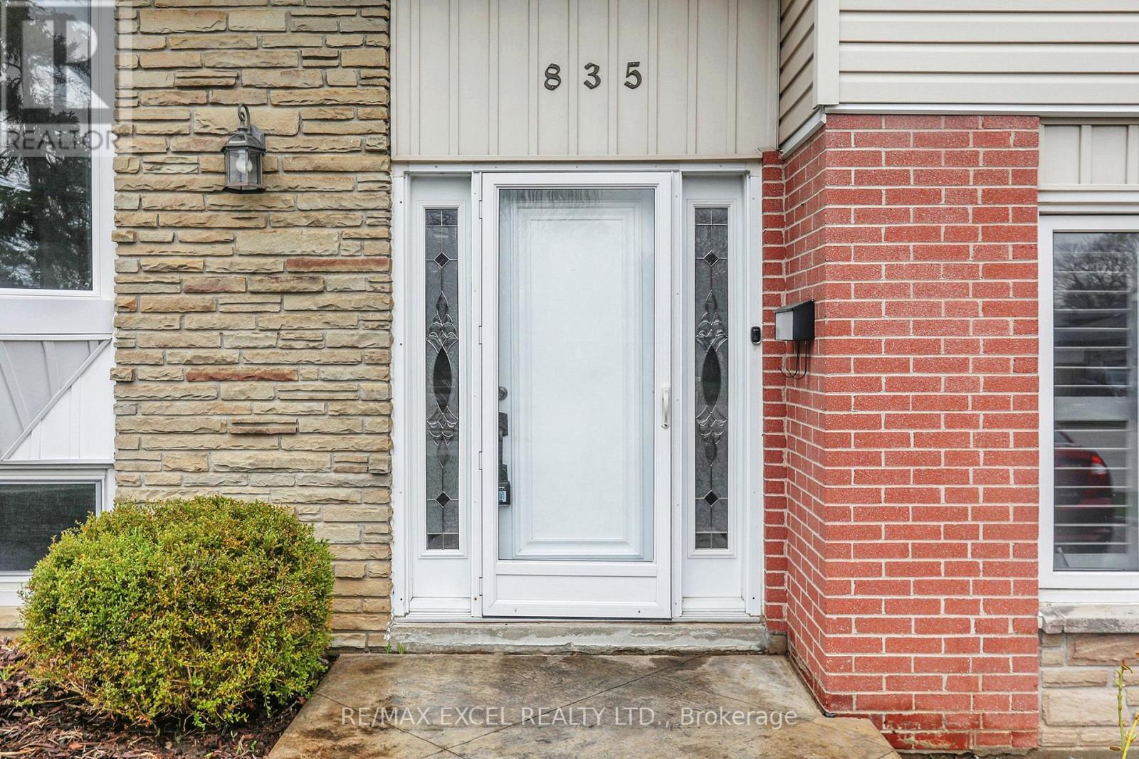 835 Legge Court, Newmarket, Ontario  L3Y 3J1 - Photo 3 - N12991508