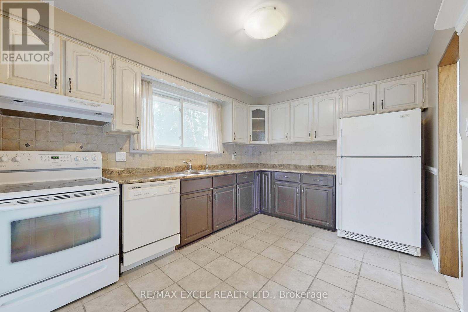 835 Legge Court, Newmarket, Ontario  L3Y 3J1 - Photo 16 - N12991508