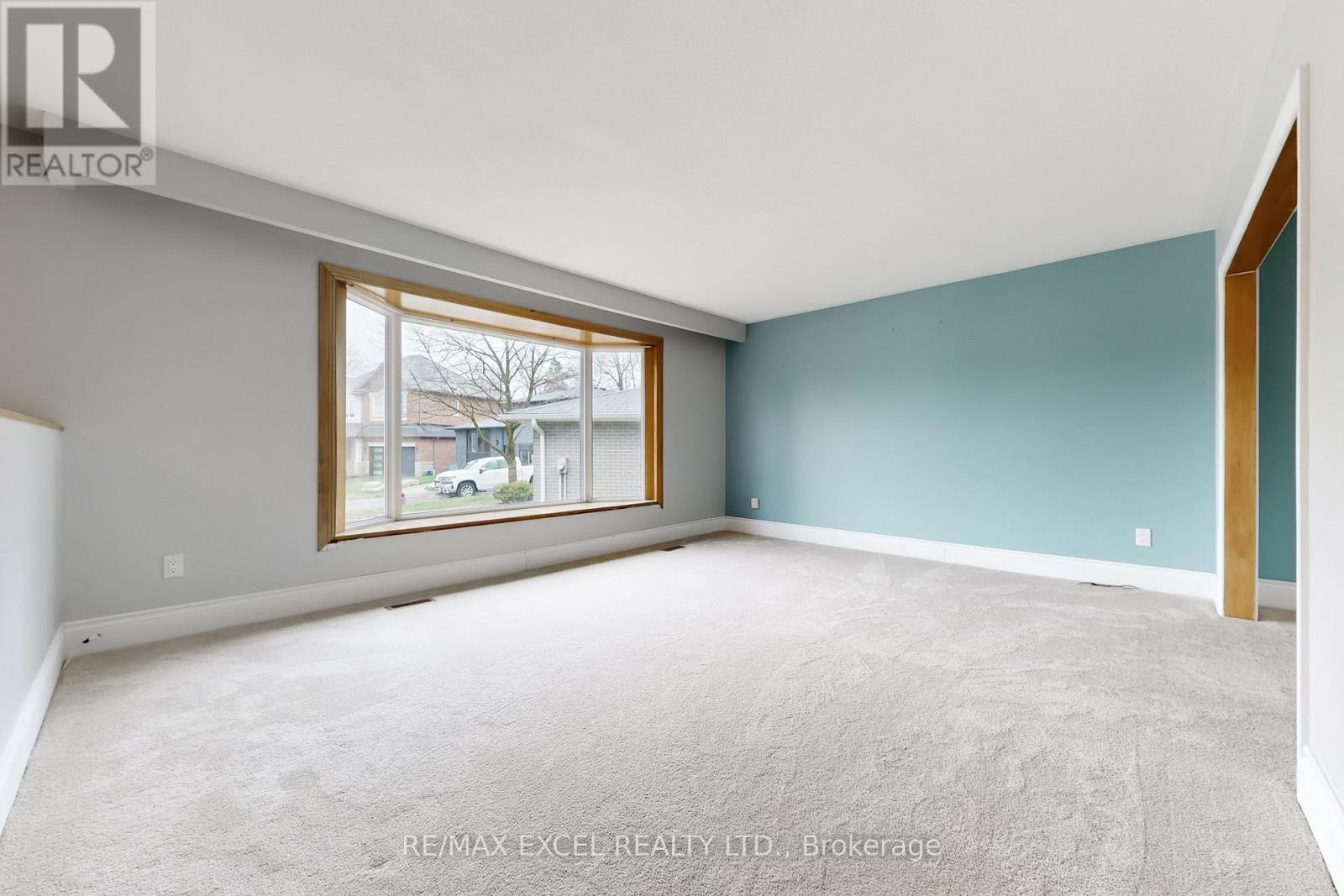 835 Legge Court, Newmarket, Ontario  L3Y 3J1 - Photo 8 - N12991508