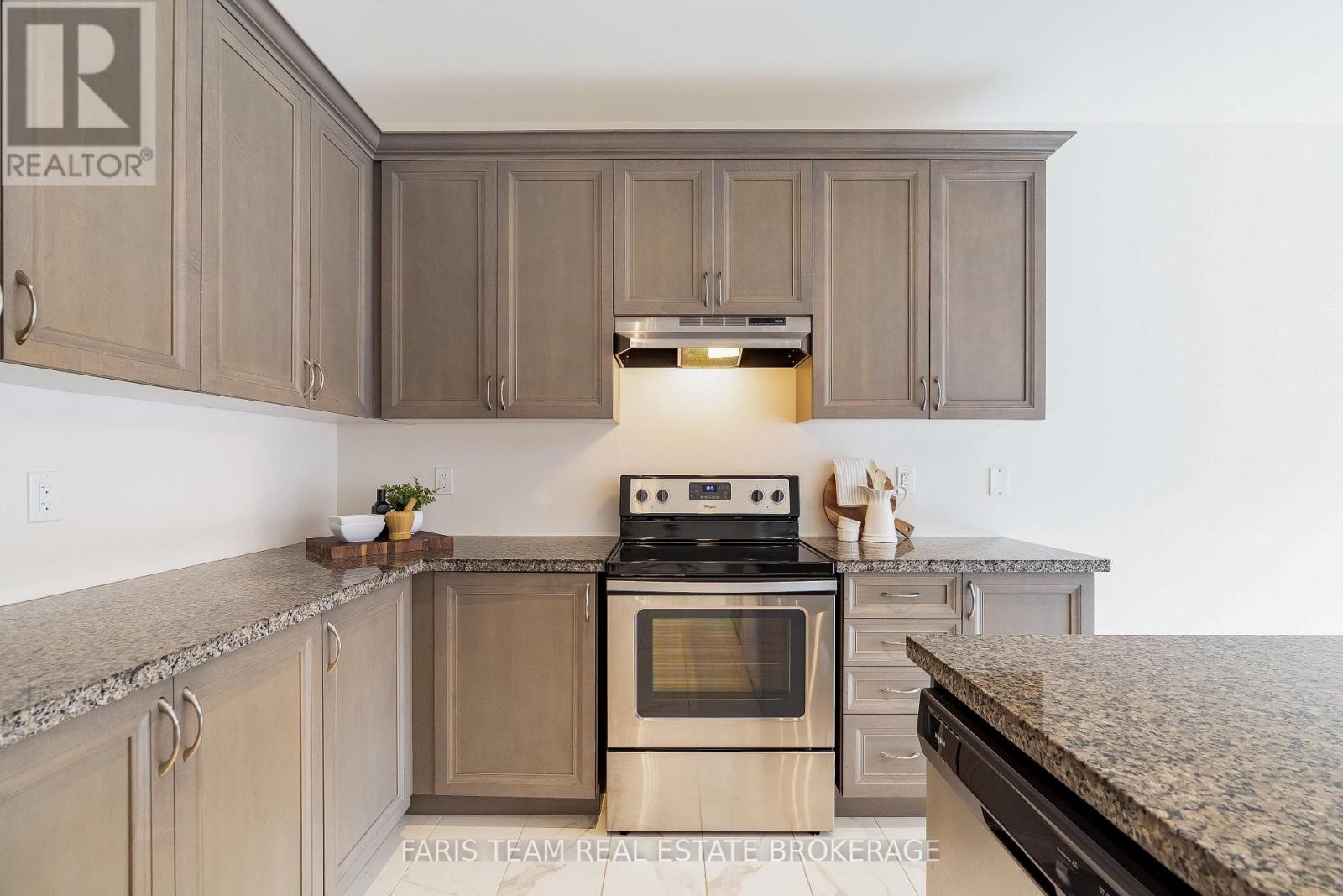 1559 Farrow Crescent, Innisfil, Ontario  L9S 0L6 - Photo 11 - N12994818