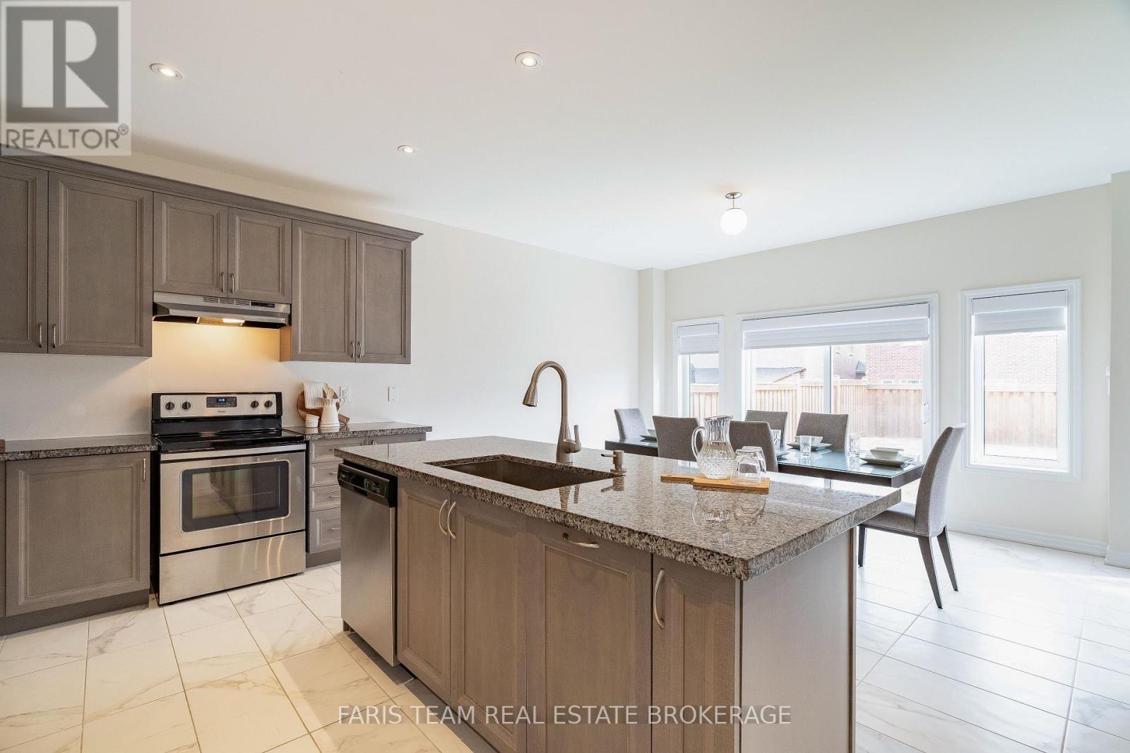 1559 Farrow Crescent, Innisfil, Ontario  L9S 0L6 - Photo 13 - N12994818