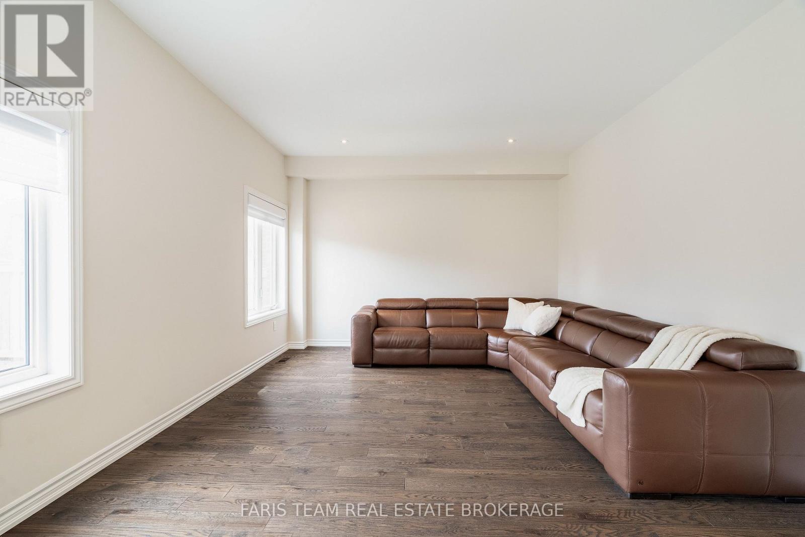 1559 Farrow Crescent, Innisfil, Ontario  L9S 0L6 - Photo 20 - N12994818