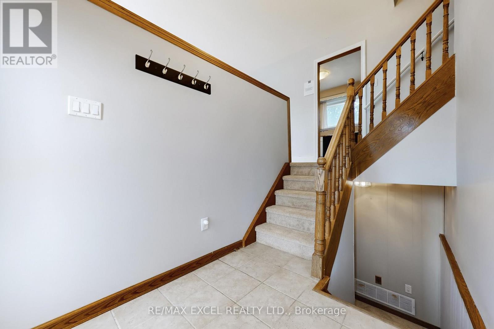 835 Legge Court, Newmarket, Ontario  L3Y 3J1 - Photo 4 - N12991508