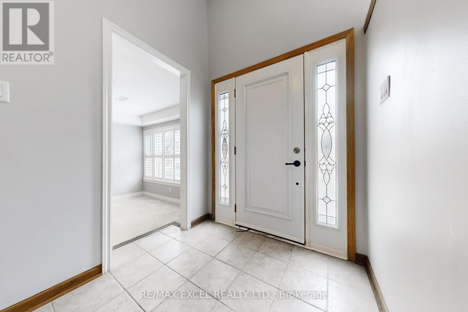 835 Legge Court, Newmarket, Ontario  L3Y 3J1 - Photo 5 - N12991508