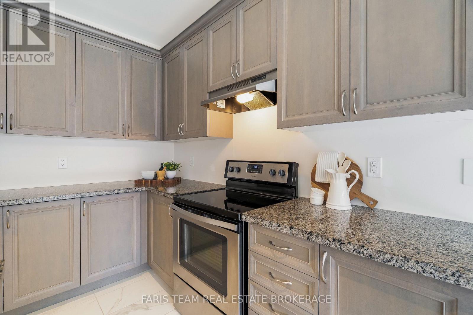 1559 Farrow Crescent, Innisfil, Ontario  L9S 0L6 - Photo 10 - N12994818