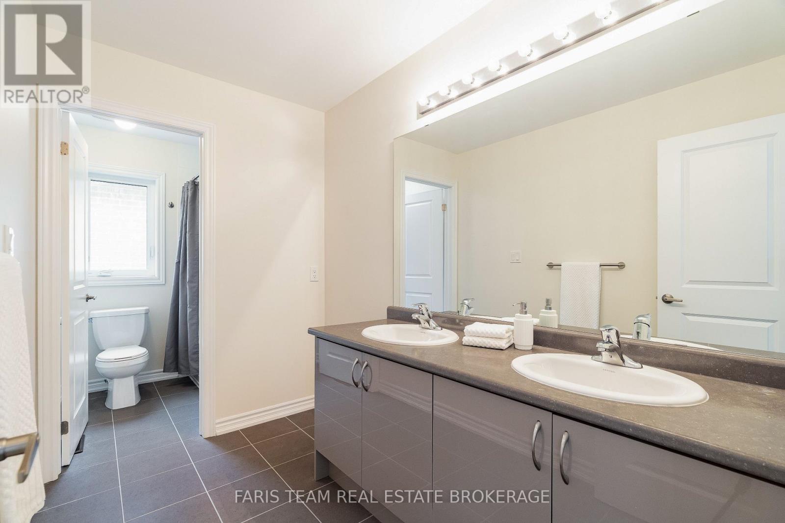 1559 Farrow Crescent, Innisfil, Ontario  L9S 0L6 - Photo 38 - N12994818