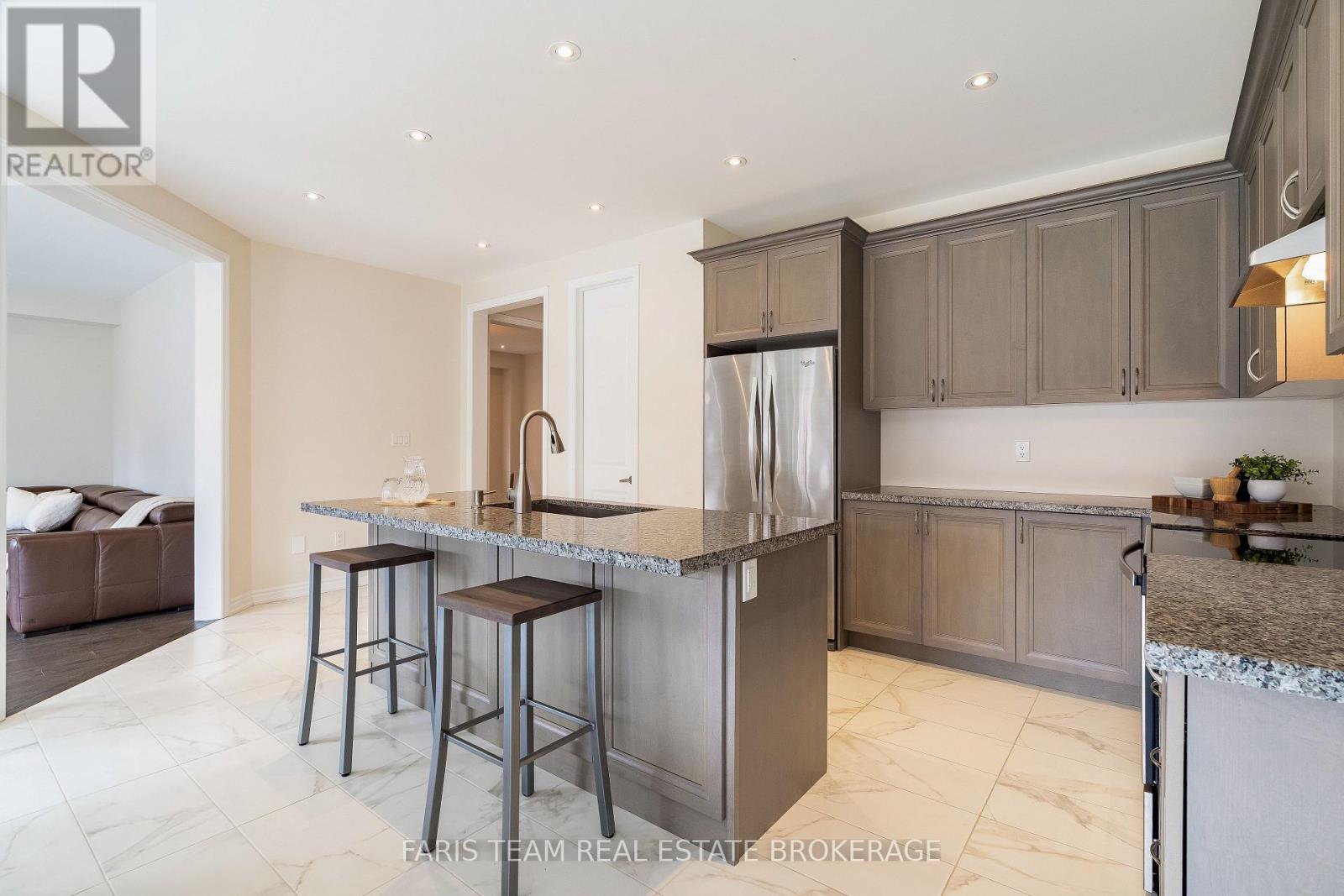 1559 Farrow Crescent, Innisfil, Ontario  L9S 0L6 - Photo 8 - N12994818