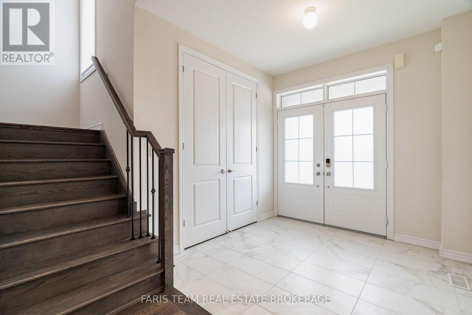 1559 Farrow Crescent, Innisfil, Ontario  L9S 0L6 - Photo 6 - N12994818