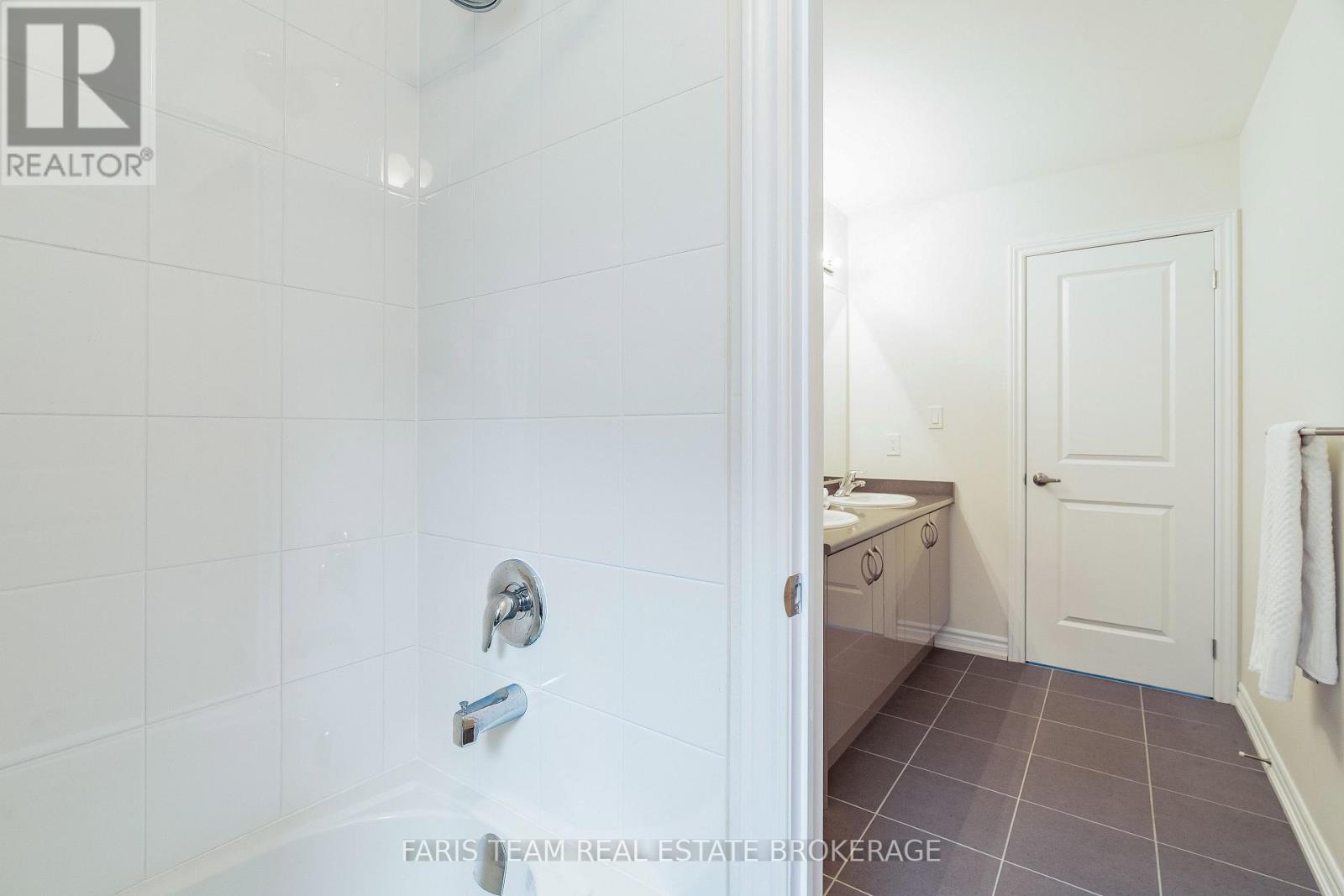 1559 Farrow Crescent, Innisfil, Ontario  L9S 0L6 - Photo 39 - N12994818