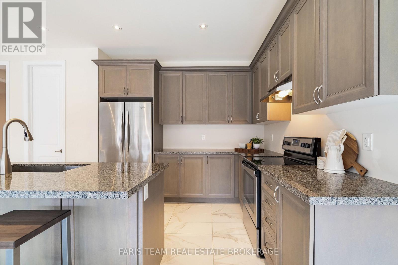 1559 Farrow Crescent, Innisfil, Ontario  L9S 0L6 - Photo 9 - N12994818