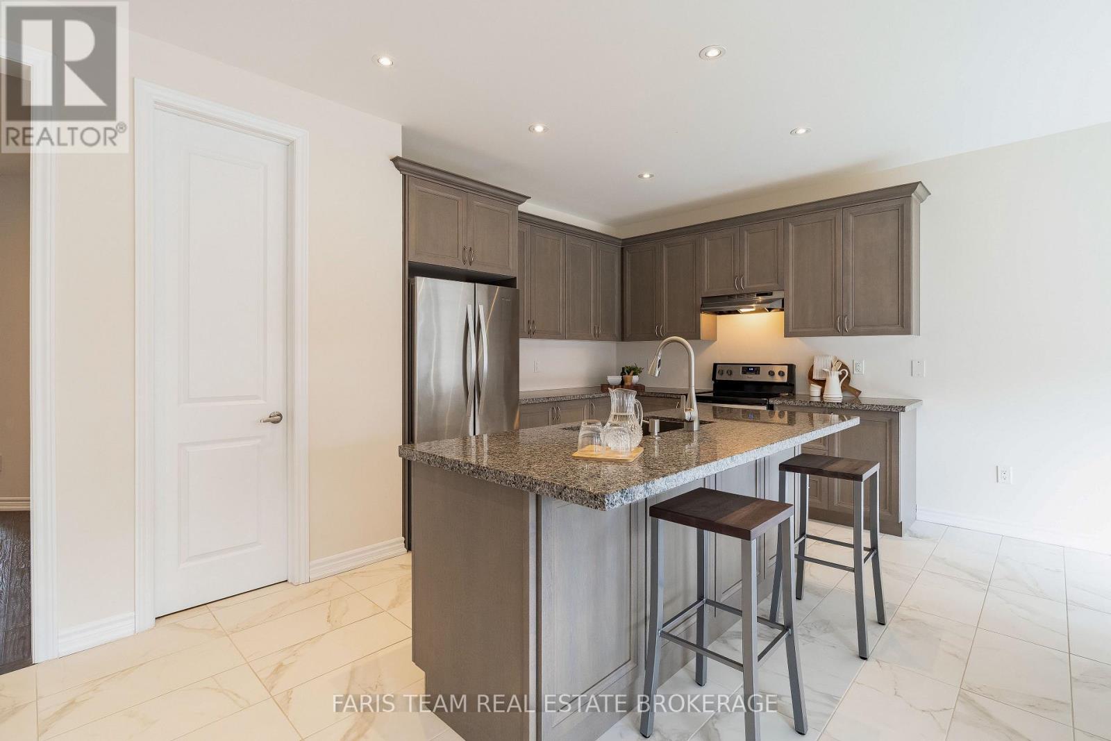 1559 Farrow Crescent, Innisfil, Ontario  L9S 0L6 - Photo 7 - N12994818