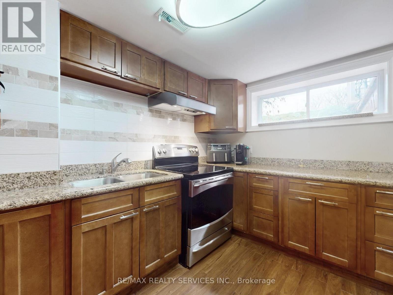 55 Northampton Street, Brampton, Ontario  L6S 3Z6 - Photo 31 - W13008372