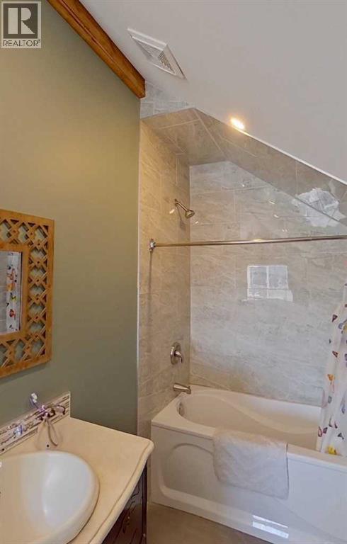 216 Cottageclub Crescent, Rural Rocky View County, Alberta  T4C 1B1 - Photo 18 - A2302814