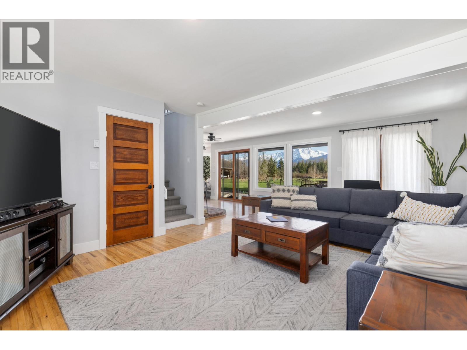 780 Green Road, Pemberton, British Columbia  V0N 2L2 - Photo 10 - R3112514