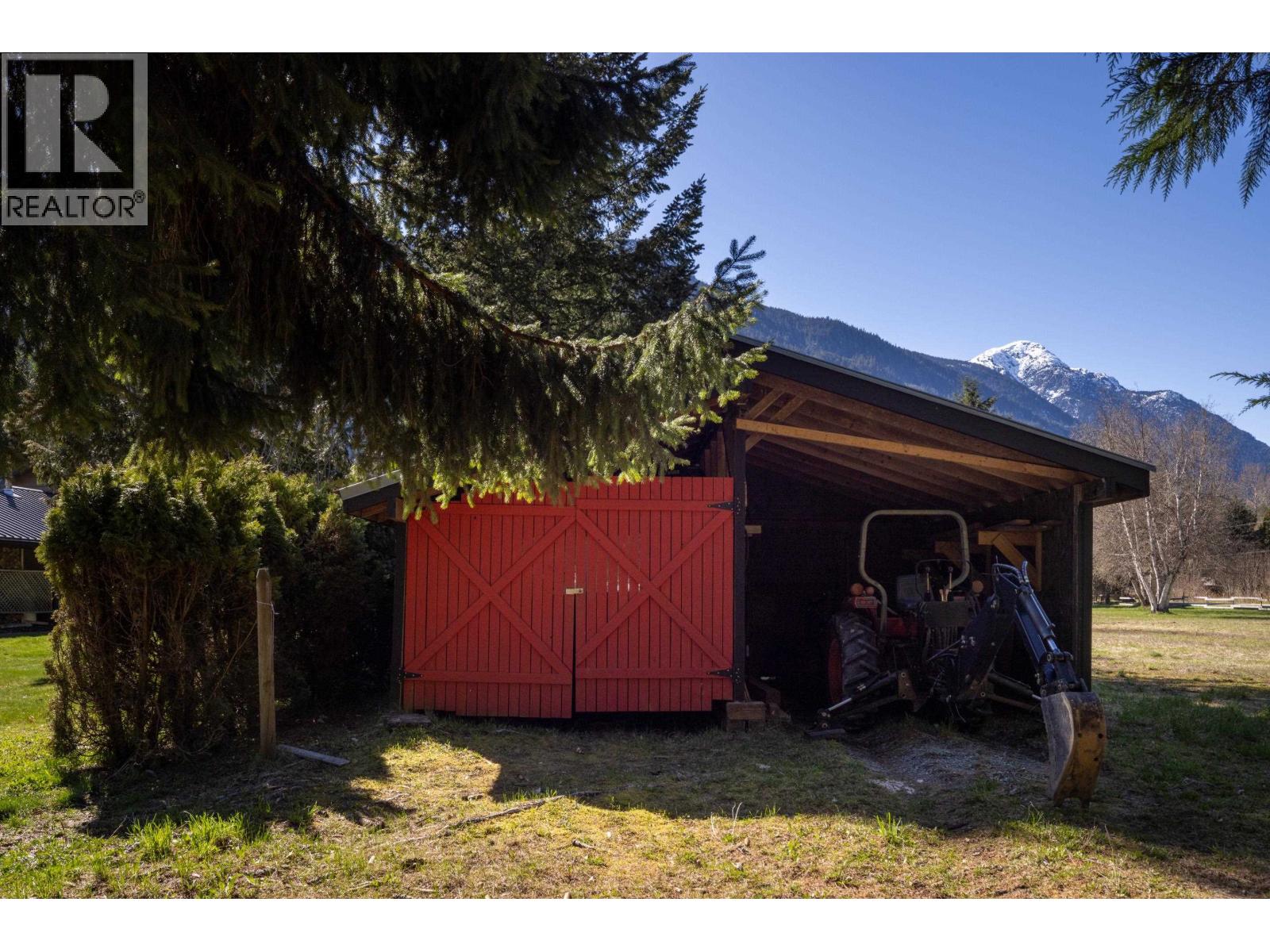 780 Green Road, Pemberton, British Columbia  V0N 2L2 - Photo 33 - R3112514