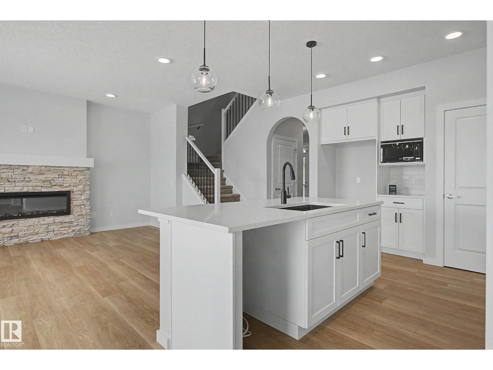 5433 Hawthorn Run SW, Edmonton, Alberta