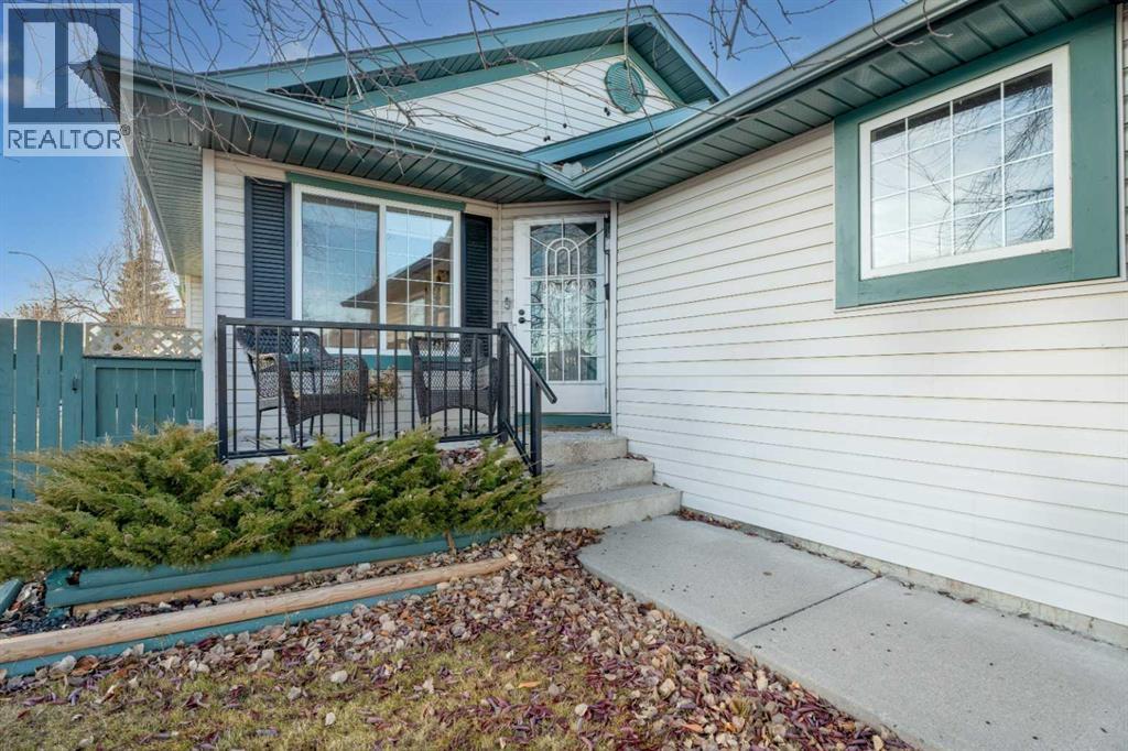 117 Rocky Ridge Landing Nw, Calgary, Alberta  t3g 4h5 - Photo 4 - A2293275