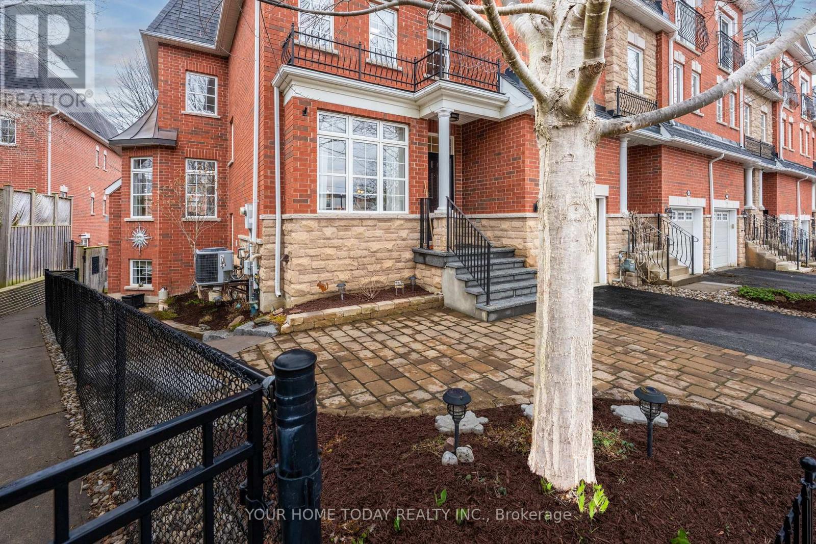 24 Wesleyan Street, Halton Hills, Ontario  L7G 2E1 - Photo 4 - W13007770