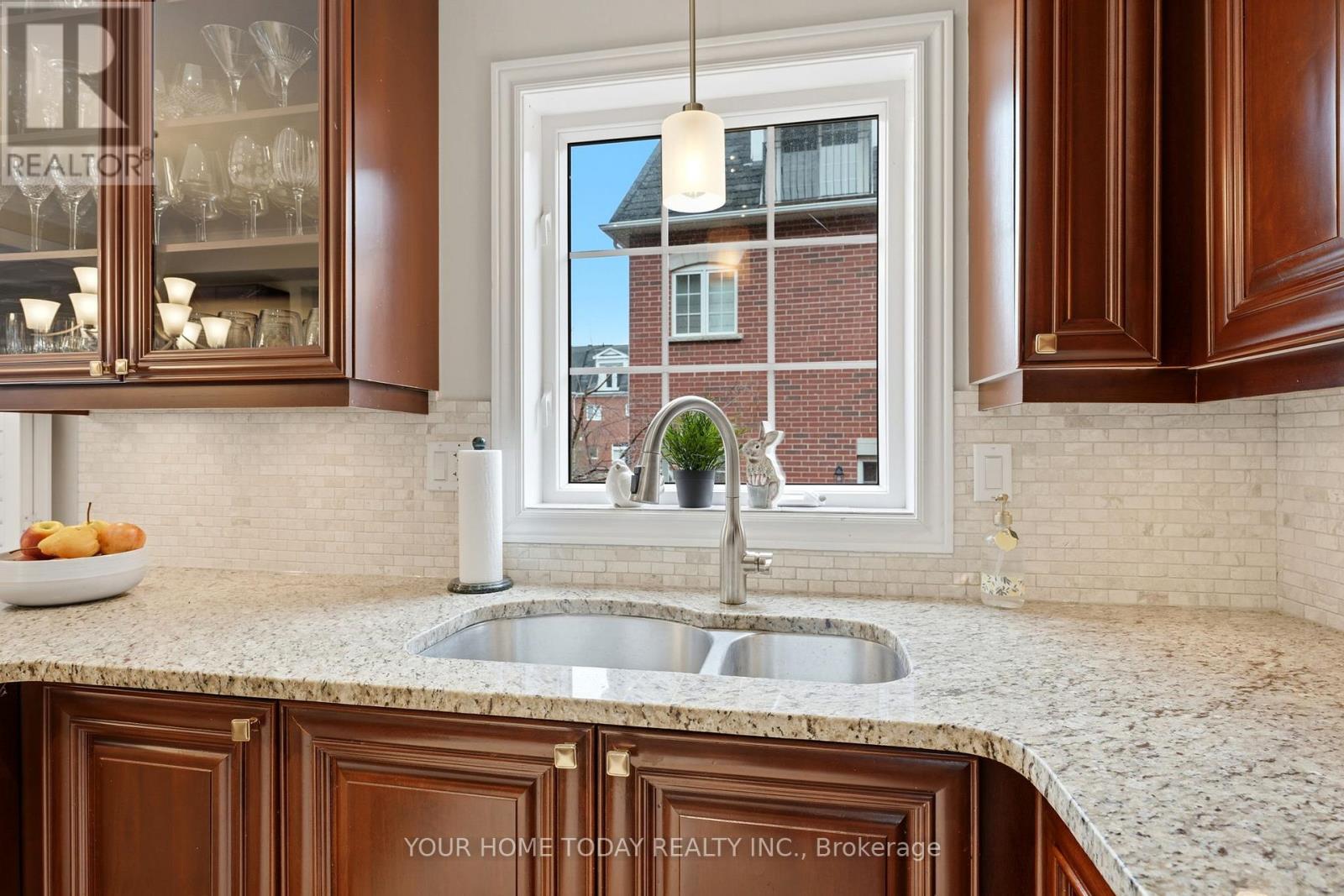 24 Wesleyan Street, Halton Hills, Ontario  L7G 2E1 - Photo 10 - W13007770