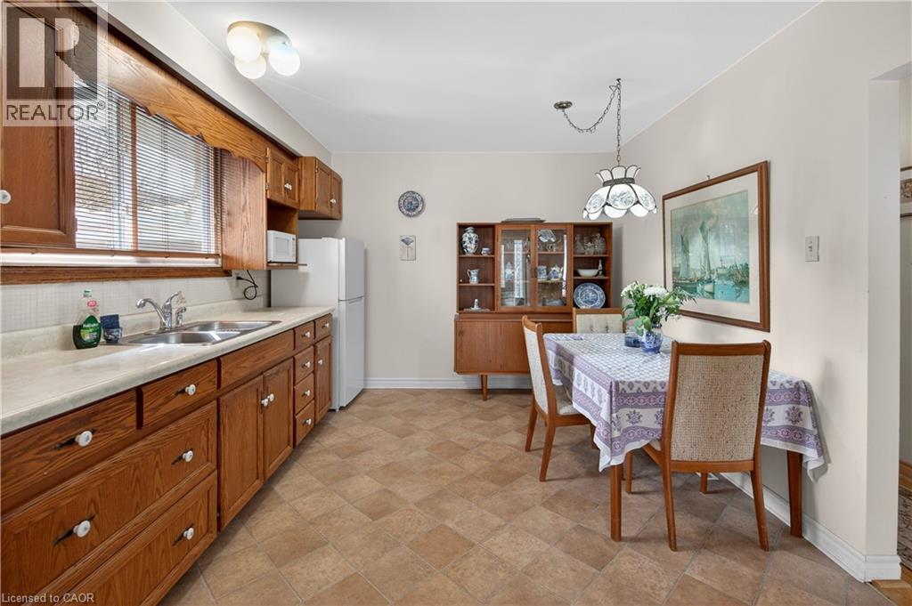 34 Helen Street, Dundas, Ontario  L9H 1N3 - Photo 10 - 40821715