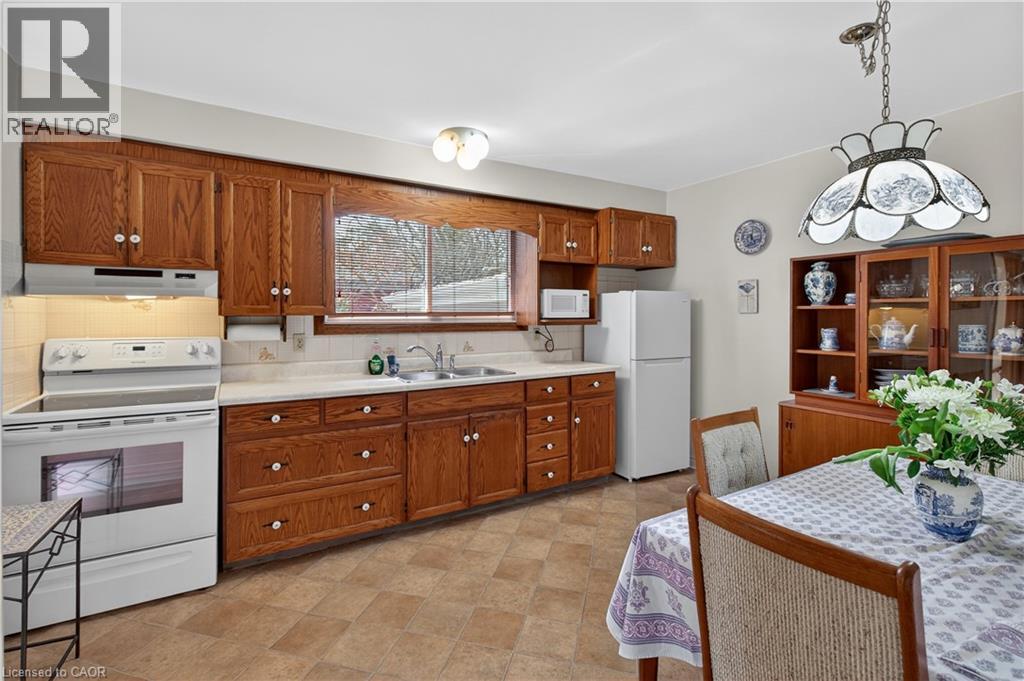 34 Helen Street, Dundas, Ontario  L9H 1N3 - Photo 11 - 40821715