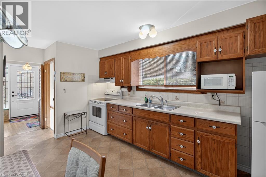 34 Helen Street, Dundas, Ontario  L9H 1N3 - Photo 13 - 40821715