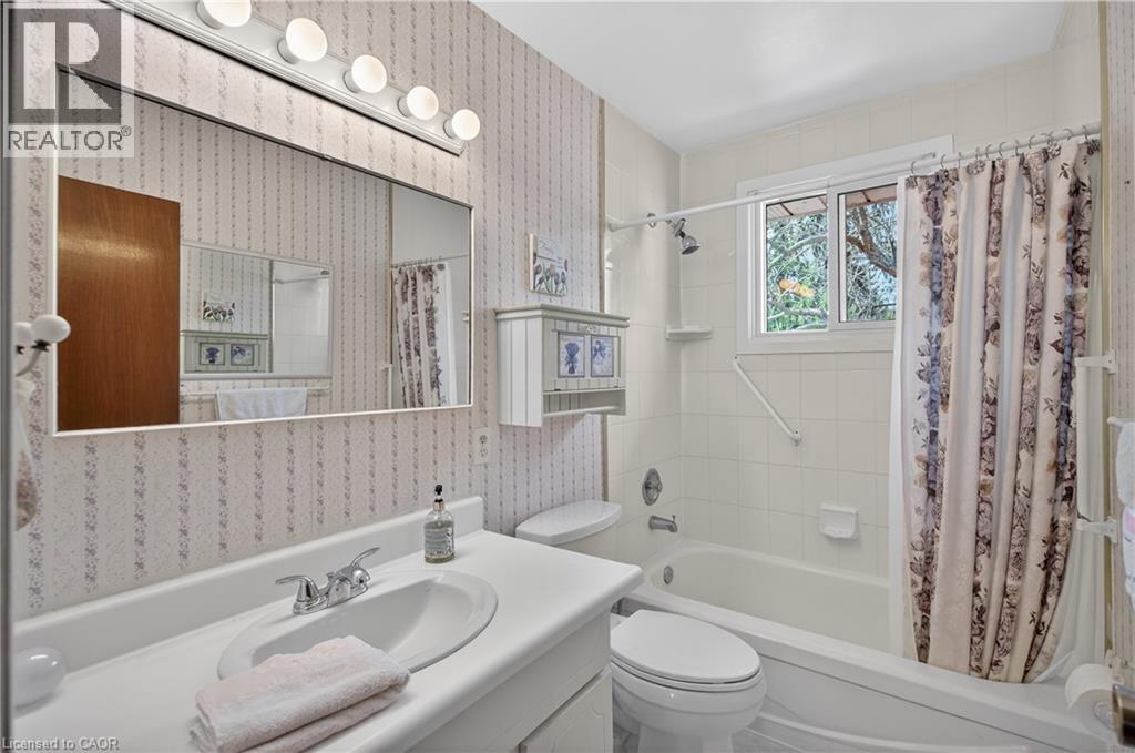 34 Helen Street, Dundas, Ontario  L9H 1N3 - Photo 19 - 40821715