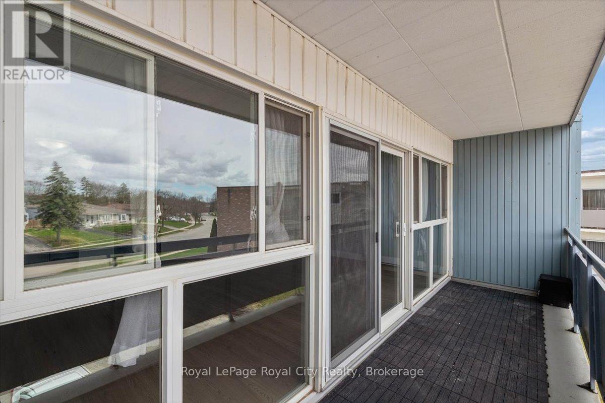 512 - 91 Conroy Crescent, Guelph, Ontario  N1G 2V5 - Photo 13 - X13011026