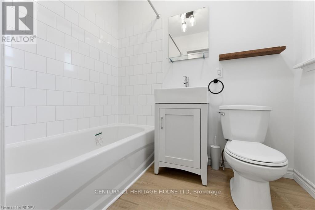 174-176 Darling Street, Brantford, Ontario  N3S 3W6 - Photo 15 - X12888842