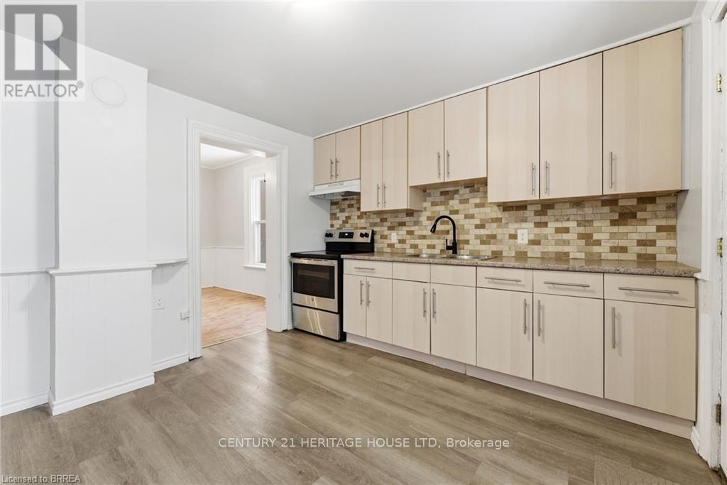 174-176 Darling Street, Brantford, Ontario  N3S 3W6 - Photo 6 - X12888842