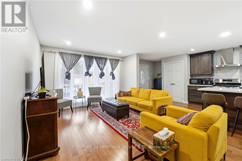 179 Banbury Road, Brantford, Ontario  N3P 1E6 - Photo 5 - X12961346