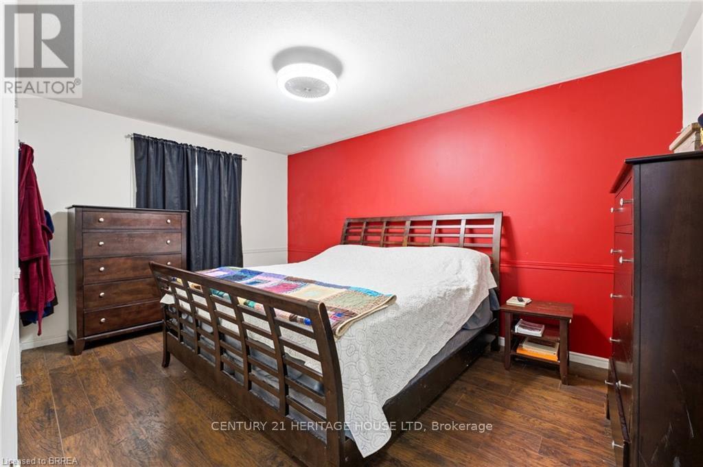 179 Banbury Road, Brantford, Ontario  N3P 1E6 - Photo 6 - X12961346