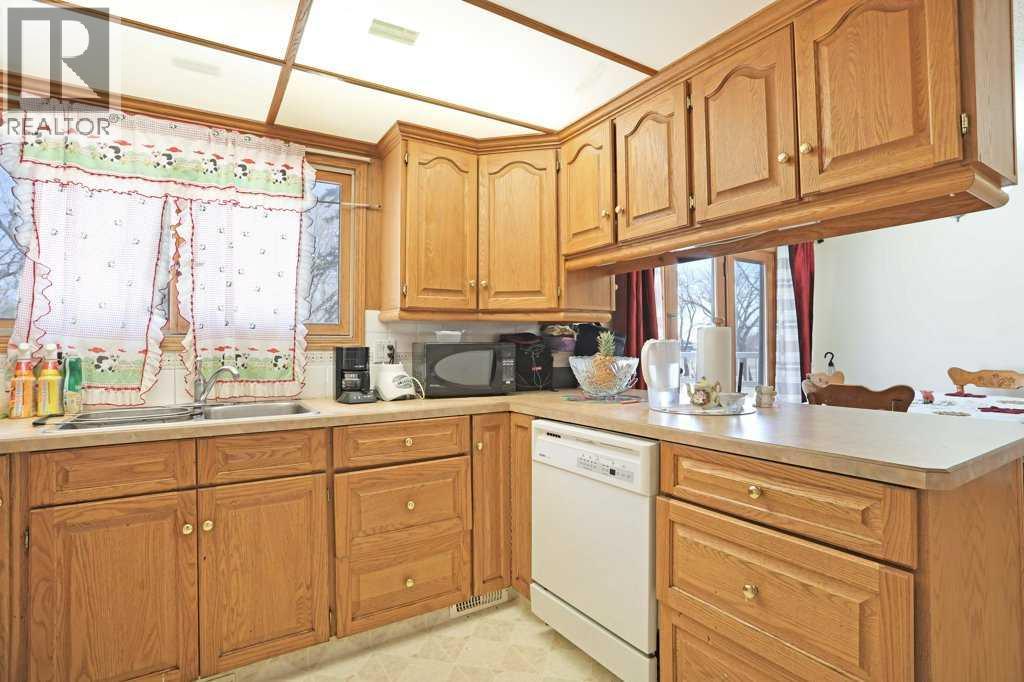 40 Chralesworth Crescent E, Brooks, Alberta  T1R 0H3 - Photo 13 - A2300054