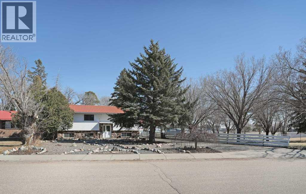 40 Chralesworth Crescent E, Brooks, Alberta  T1R 0H3 - Photo 1 - A2300054