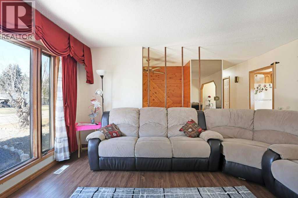 40 Chralesworth Crescent E, Brooks, Alberta  T1R 0H3 - Photo 8 - A2300054